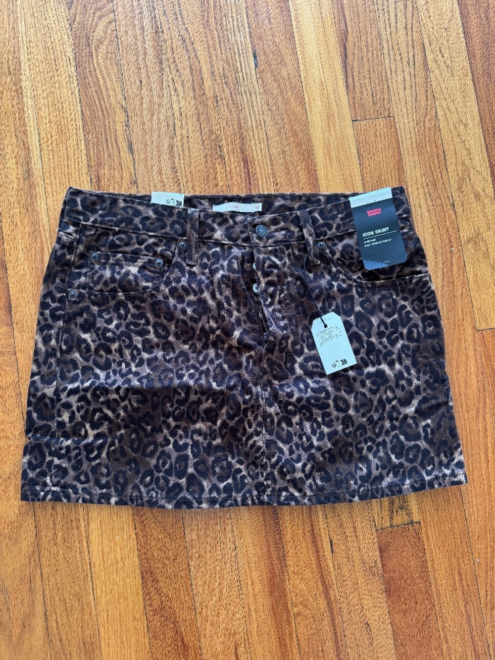 Levi’s icon skirt